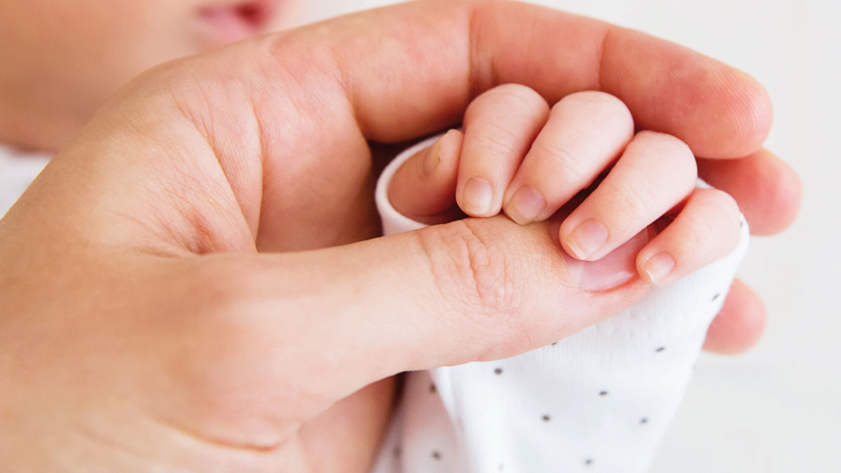 Jak stříhat nehty novorozence